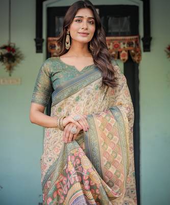 Elegant ivory beige handloom saree with artistic peacock pallu with blouse 3