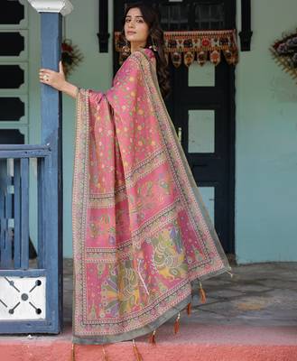 Elegant rani pink handloom saree with floral & artistic peacock design with blouse 2