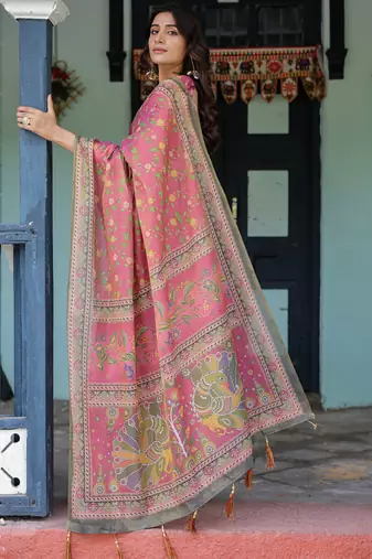 Elegant rani pink handloom saree with floral & artistic peacock design with blouse