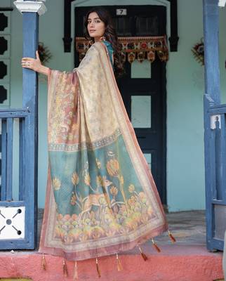 Elegant ivory beige handloom saree with nature-inspired artistic pallu with blouse 2