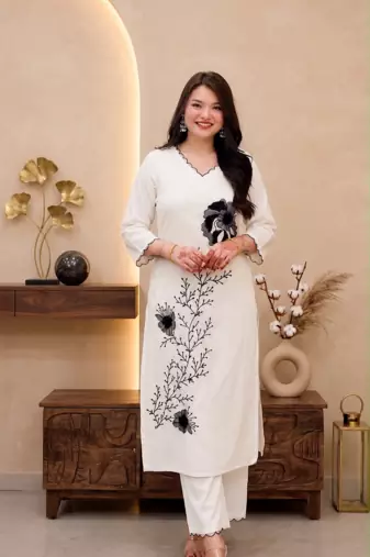 Women white & black floral embroidered kurta with trousers
