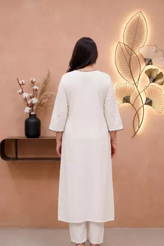 Women white & black floral embroidered kurta with trousers