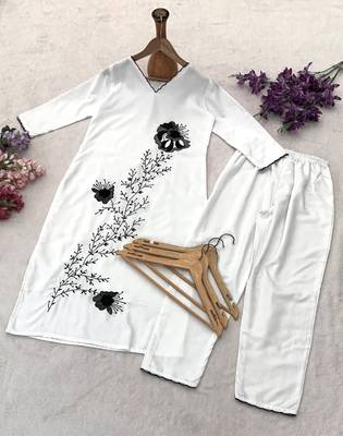 Women white & black floral embroidered kurta with trousers 4