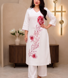 Women white & red floral embroidered kurta with trousers