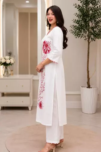 Women white & red floral embroidered kurta with trousers