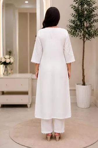 Women white & red floral embroidered kurta with trousers