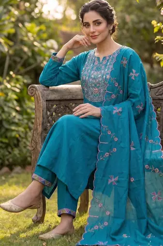 Blue embroidered straight kurti pant set with scallop border dupatta