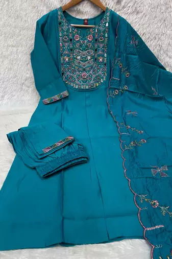 Blue embroidered straight kurti pant set with scallop border dupatta
