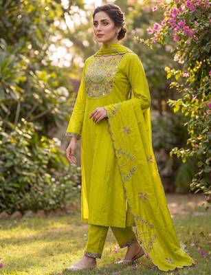 Parrot green embroidered straight kurti pant set with scallop border dupatta 1