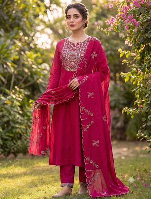 Rani pink embroidered straight kurti pant set with scallop border dupatta 1