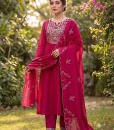 Rani pink embroidered straight kurti pant set with scallop border dupatta