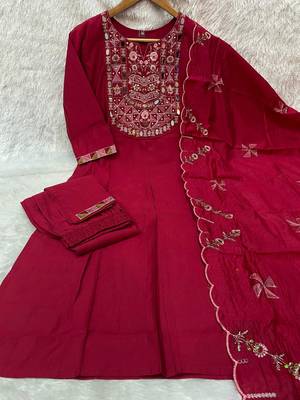 Rani pink embroidered straight kurti pant set with scallop border dupatta 4