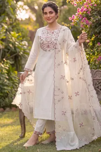White embroidered straight kurti pant set with scallop border dupatta