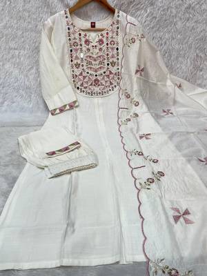 White embroidered straight kurti pant set with scallop border dupatta 3