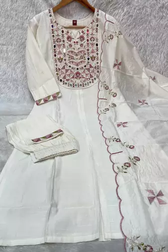 White embroidered straight kurti pant set with scallop border dupatta