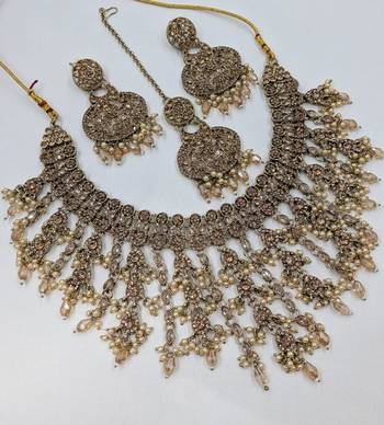 gold color mehandi-plated agate stone necklace set with earrings & maang tikka 2