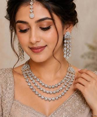 White mehandi-plated agate stone necklace set with earrings & maang tikka 1