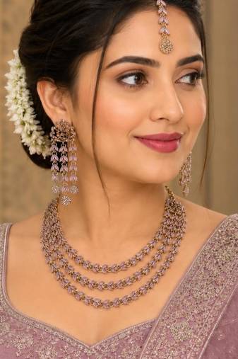 Baby pink mehandi-plated agate stone necklace set with earrings & maang tikka