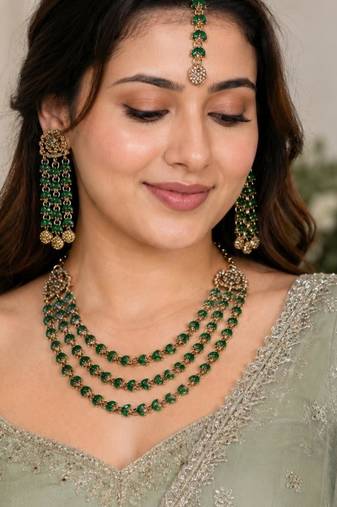 Green mehandi-plated agate stone necklace set with earrings & maang tikka
