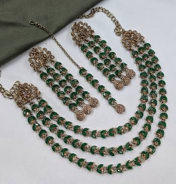 Green mehandi-plated agate stone necklace set with earrings & maang tikka 2