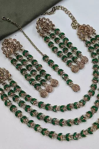 Green mehandi-plated agate stone necklace set with earrings & maang tikka