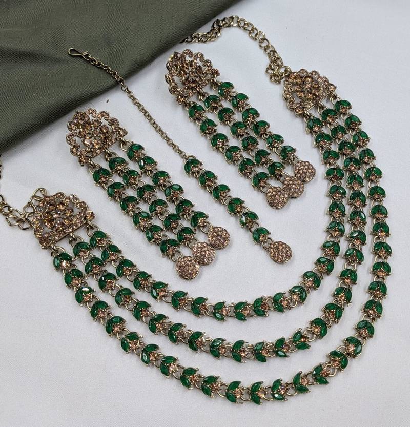 Green mehandi-plated agate stone necklace set with earrings & maang tikka