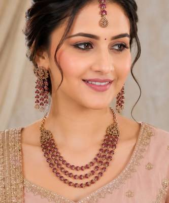 Maroon mehandi-plated agate stone necklace set with earrings & maang tikka 1