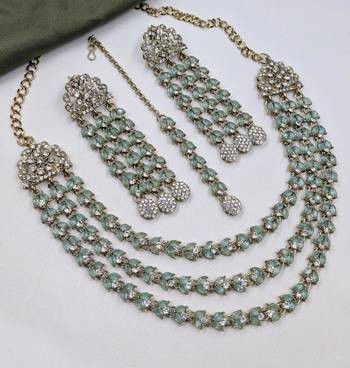 Pista mehandi-plated agate stone necklace set with earrings & maang tikka 2