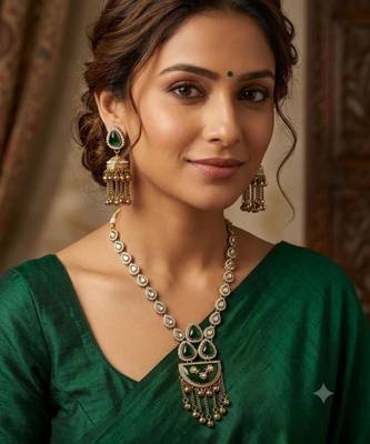 Green mehandi-plated agate stone & kundan necklace set with earrings 1