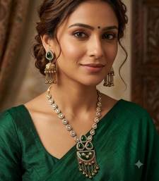 Green mehandi-plated agate stone & kundan necklace set with earrings