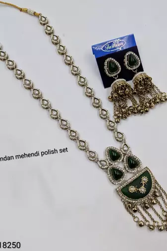 Green mehandi-plated agate stone & kundan necklace set with earrings