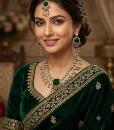 Green mehandi-plated agate stone & kundan necklace set with earrings & maang tikka