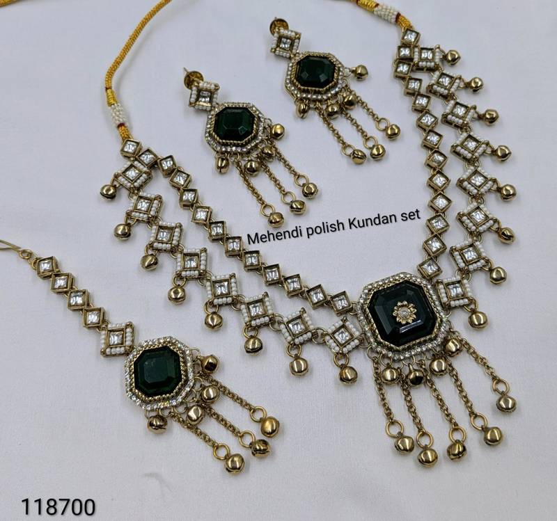 Green mehandi-plated agate stone & kundan necklace set with earrings & maang tikka