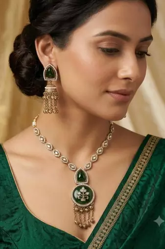 Green mehandi-plated agate stone & kundan necklace set with earrings