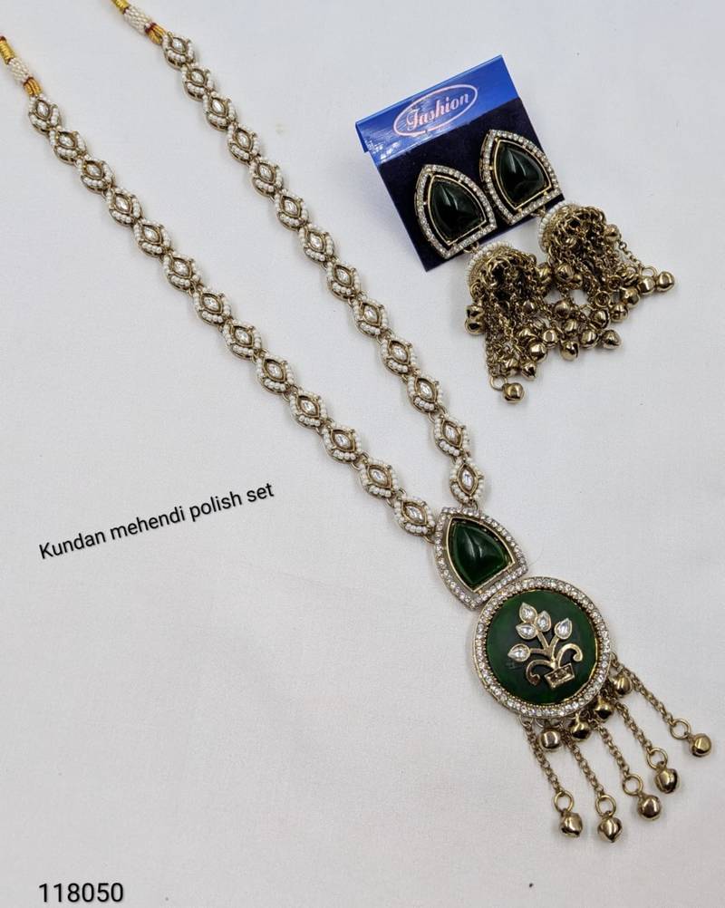 Green mehandi-plated agate stone & kundan necklace set with earrings