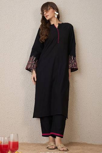 Mandarin Collar Flared Sleeves Thread Work Straight Kurta With Trouser