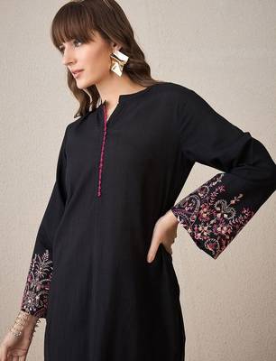 Mandarin Collar Flared Sleeves Thread Work Straight Kurta With Trouser 2