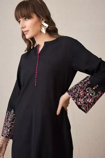 Mandarin Collar Flared Sleeves Thread Work Straight Kurta With Trouser