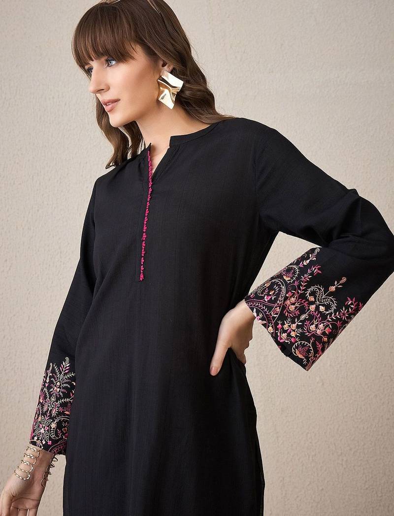 Mandarin Collar Flared Sleeves Thread Work Straight Kurta With Trouser