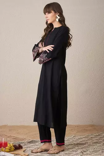 Mandarin Collar Flared Sleeves Thread Work Straight Kurta With Trouser