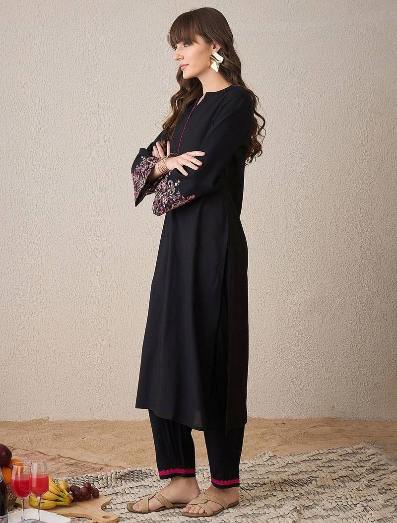 Mandarin Collar Flared Sleeves Thread Work Straight Kurta With Trouser
