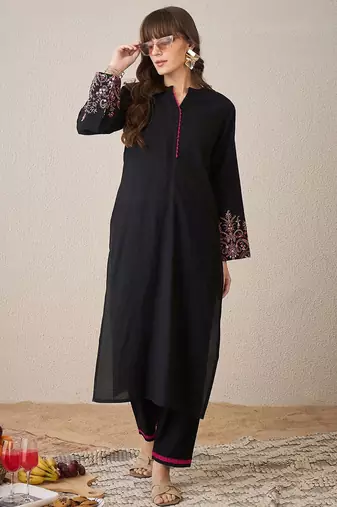 Mandarin Collar Flared Sleeves Thread Work Straight Kurta With Trouser