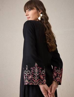 Mandarin Collar Flared Sleeves Thread Work Straight Kurta With Trouser 7