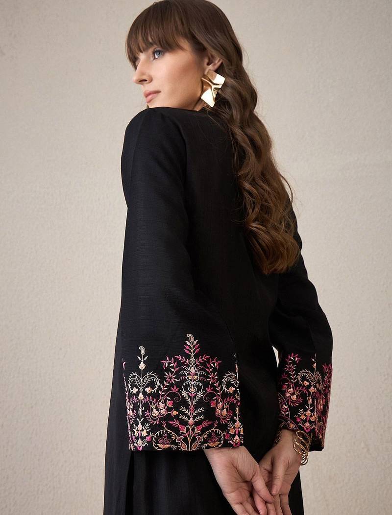 Mandarin Collar Flared Sleeves Thread Work Straight Kurta With Trouser