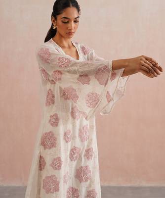 Off white pink embroidered mul chanderi kurta set 5