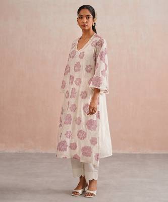 Off white pink embroidered mul chanderi kurta and pant 4