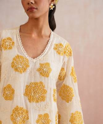 Off white yellow embroidered mul chanderi kurta and pant 3