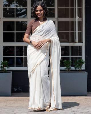 White & gold-toned zari pure cotton solid saree 4