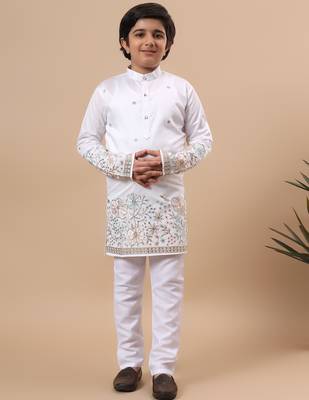 Boys white silk blend floral embroidered border kurta & pyjama set 1