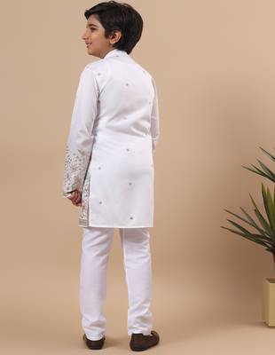 Boys white silk blend floral embroidered border kurta & pyjama set 2